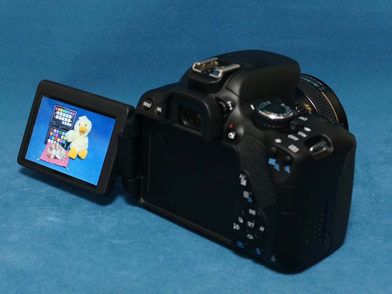 キヤノン Canon EOS Kiss X6iの外観をみる /monox デジカメ 比較 レビュー