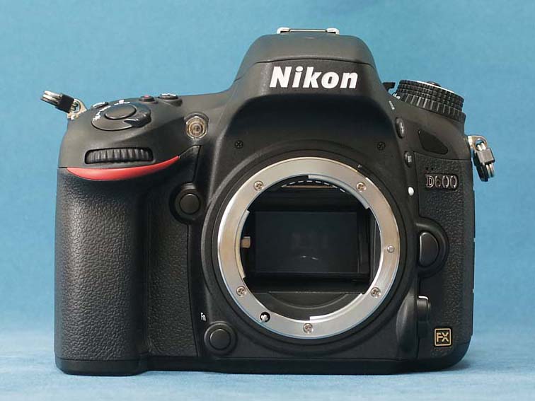 jR Nikon D600