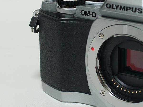 OLYMPUS OM-D E-M10