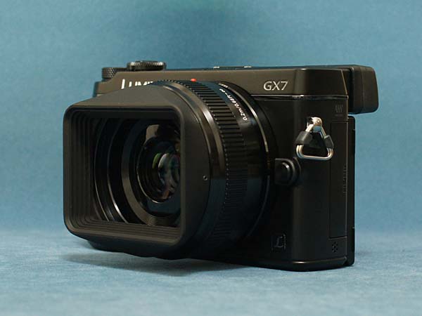 パナソニック LUMIX G 20mm/F1.7 II ASPH. H-H020A/monoxデジカメ比較 